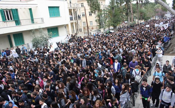 Εκδήλωση διαμαρτυρίας κατά του Μνημονίου και της Τρόικας πραγματοποίησαν φοιτητές και μαθητές