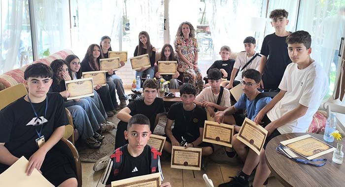 «Σταυροφόροι της Γνώσης»: Ένα χρονικό ταξίδι στα Πυργά μέσω της Τεχνητής Νοημοσύνης Image