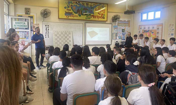 &Eta;&mu;&epsilon;&rho;ί&delta;&alpha; &gamma;&iota;&alpha; &tau;&omicron; &Sigma;&kappa;ά&kappa;&iota; &sigma;&tau;&eta;&nu; &Epsilon;&kappa;&pi;&alpha;ί&delta;&epsilon;&upsilon;&sigma;&eta;: &Sigma;&upsilon;&nu;&epsilon;&rho;&gamma;&alpha;&sigma;ί&alpha; &Delta;&eta;&mu;&omicron;&tau;&iota;&kappa;ώ&nu; &Sigma;&chi;&omicron;&lambda;&epsilon;ί&omega;&nu; &Psi;&epsilon;&upsilon;&delta;ά, &Epsilon;&lambda;&epsilon;&nu;&epsilon;ί&omicron;&upsilon; &kappa;&alpha;&iota; &Kappa;ό&rho;&nu;&omicron;&upsilon; - paideia-news.com